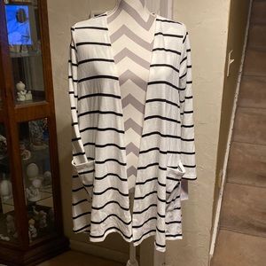 NWT Small Lularoe Carolina cardigan-white and black stripe with pockets